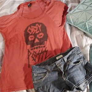 Off the shoulder Obey!